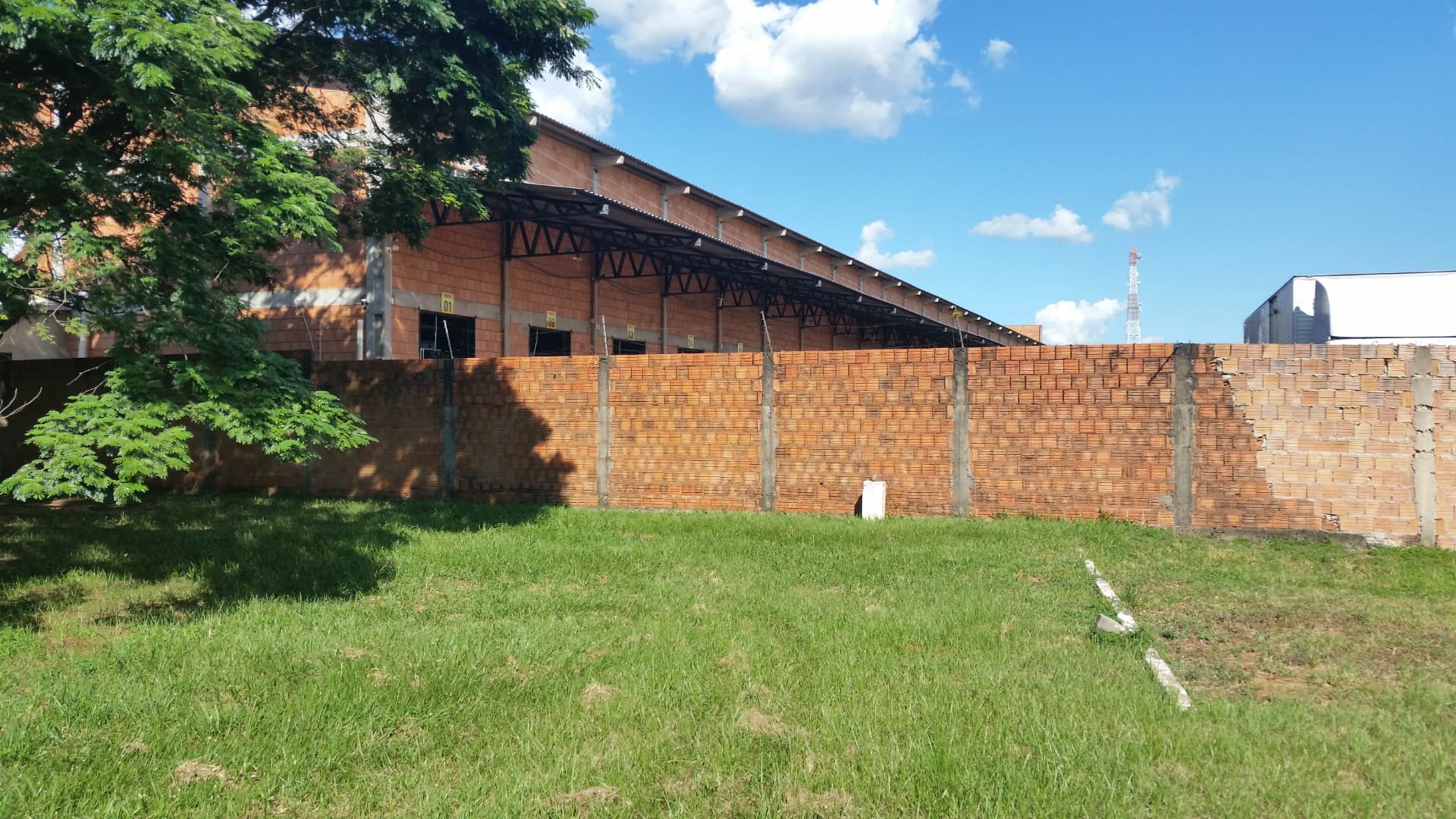 Divisa do terreno antes das obras